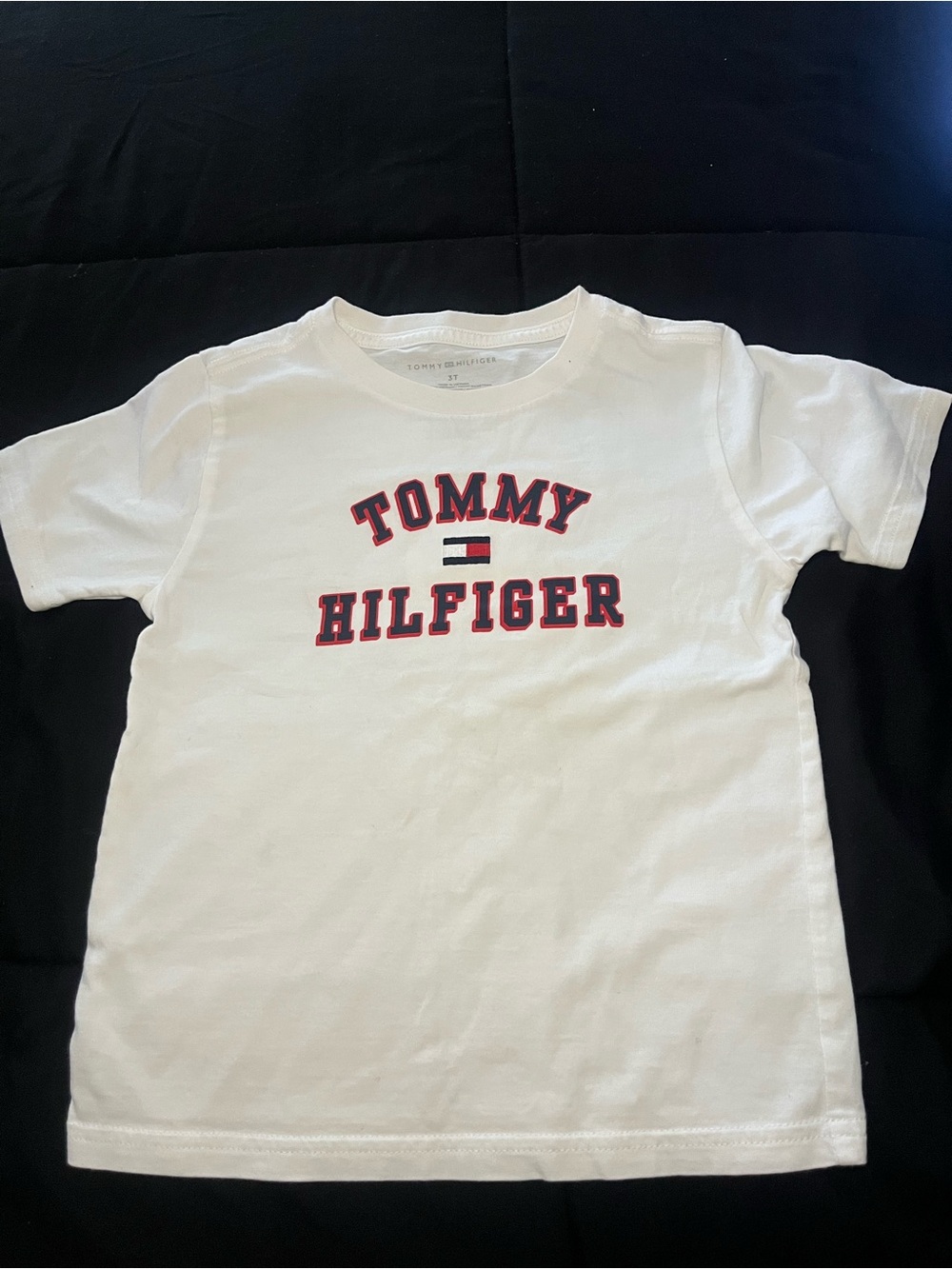 kids white tommy hilfiger shirt